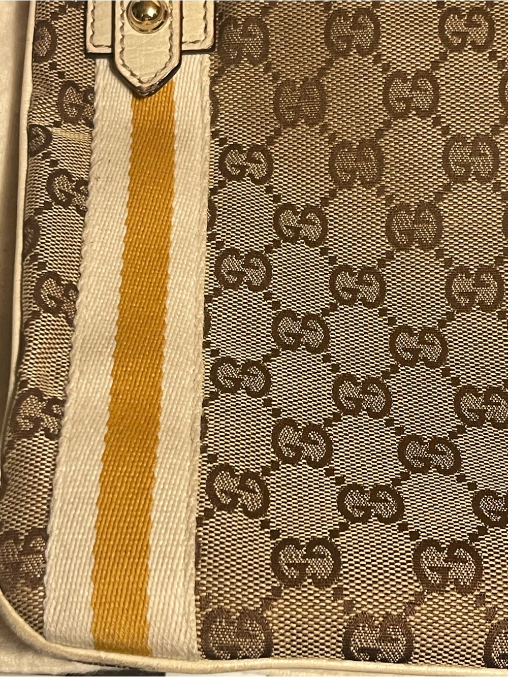 Gucci Crossbody with COA and two bag charms - Picture 5 of 16